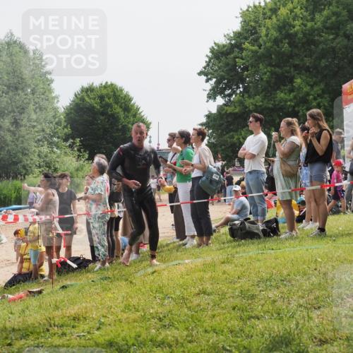 15.06.2025 - 27. Vierlanden-Triathlon KatJ http://msf.ph/oto/8030383 15.06.2025 11:07:34 Schwimmen 787 meine-sportfotos.de