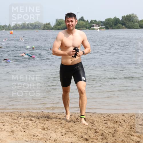 15.06.2025 - 27. Vierlanden-Triathlon Lena Gebhardt http://msf.ph/oto/8030385 15.06.2025 11:07:45 Schwimmen 653 meine-sportfotos.de