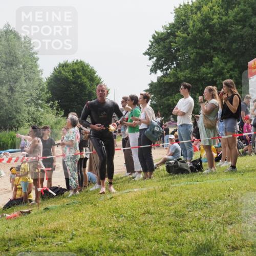 15.06.2025 - 27. Vierlanden-Triathlon KatJ http://msf.ph/oto/8030388 15.06.2025 11:07:35 Schwimmen 787 meine-sportfotos.de