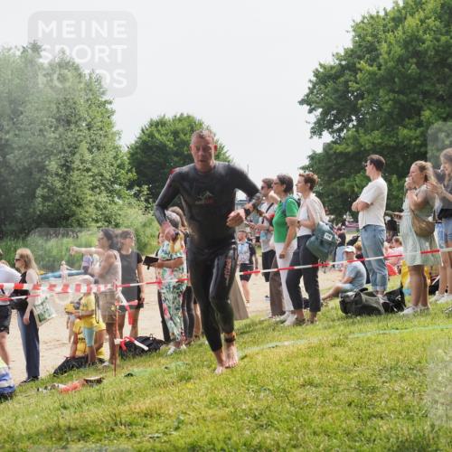 15.06.2025 - 27. Vierlanden-Triathlon KatJ http://msf.ph/oto/8030393 15.06.2025 11:07:36 Schwimmen 787 meine-sportfotos.de