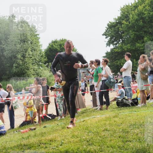 15.06.2025 - 27. Vierlanden-Triathlon KatJ http://msf.ph/oto/8030395 15.06.2025 11:07:36 Schwimmen 787 meine-sportfotos.de