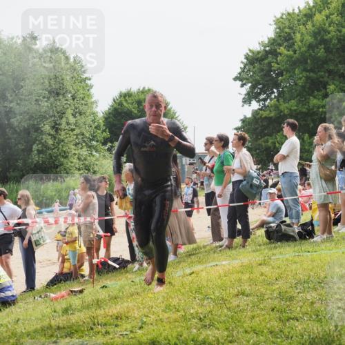 15.06.2025 - 27. Vierlanden-Triathlon KatJ http://msf.ph/oto/8030400 15.06.2025 11:07:36 Schwimmen 787 meine-sportfotos.de