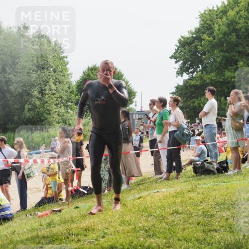 15.06.2025 - 27. Vierlanden-Triathlon KatJ http://msf.ph/oto/8030404 15.06.2025 11:07:36 Schwimmen 787 meine-sportfotos.de
