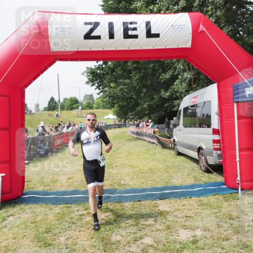 21.06.2025 - 27. Vierlanden-Triathlon MichiJ http://msf.ph/oto/8030406 15.06.2026 12:34:38 Ziel 50, 874 meine-sportfotos.de