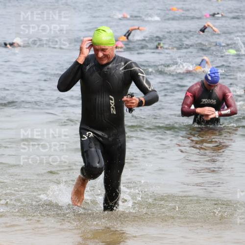 15.06.2025 - 27. Vierlanden-Triathlon Lena Gebhardt http://msf.ph/oto/8030418 15.06.2025 11:07:53 Schwimmen 653, 799, 830 meine-sportfotos.de