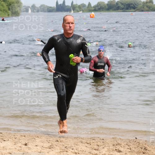 15.06.2025 - 27. Vierlanden-Triathlon Lena Gebhardt http://msf.ph/oto/8030428 15.06.2025 11:07:55 Schwimmen 653, 794, 799, 830 meine-sportfotos.de