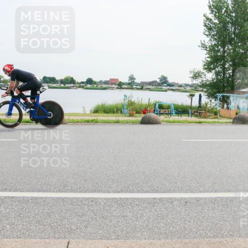 15.06.2025 - 27. Vierlanden-Triathlon H.Heesch http://msf.ph/oto/8030431 15.06.2025 10:33:25 Radfahren 59, 100, 176, 326, 329, 438 meine-sportfotos.de