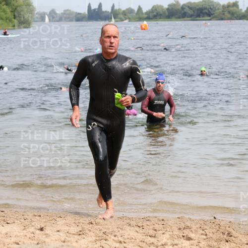 15.06.2025 - 27. Vierlanden-Triathlon Lena Gebhardt http://msf.ph/oto/8030432 15.06.2025 11:07:55 Schwimmen 653, 794, 799, 830 meine-sportfotos.de