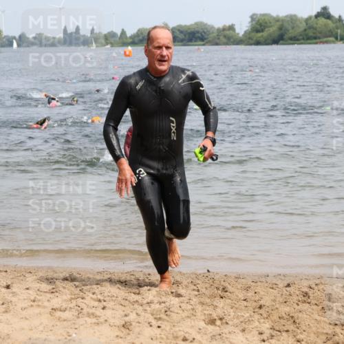 15.06.2025 - 27. Vierlanden-Triathlon Lena Gebhardt http://msf.ph/oto/8030436 15.06.2025 11:07:56 Schwimmen 653, 794, 799, 830 meine-sportfotos.de