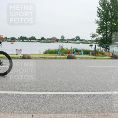 15.06.2025 - 27. Vierlanden-Triathlon H.Heesch http://msf.ph/oto/8030440 15.06.2025 10:33:26 Radfahren 59, 100, 176, 326, 329, 438 meine-sportfotos.de