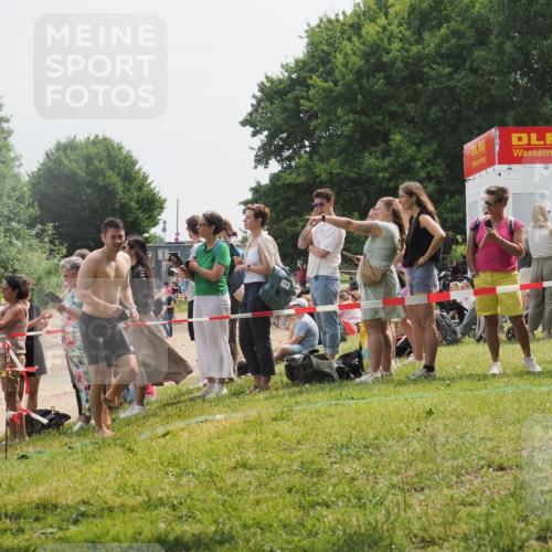 15.06.2025 - 27. Vierlanden-Triathlon KatJ http://msf.ph/oto/8030441 15.06.2025 11:07:52 Schwimmen 653 meine-sportfotos.de
