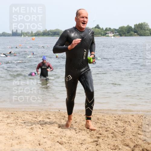 15.06.2025 - 27. Vierlanden-Triathlon Lena Gebhardt http://msf.ph/oto/8030444 15.06.2025 11:07:57 Schwimmen 653, 794, 799, 830 meine-sportfotos.de