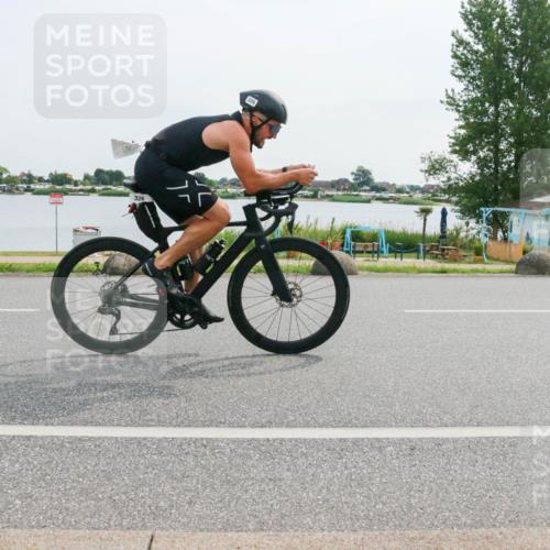 15.06.2025 - 27. Vierlanden-Triathlon H.Heesch http://msf.ph/oto/8030445 15.06.2025 10:33:26 Radfahren 59, 100, 176, 326, 329, 438 meine-sportfotos.de