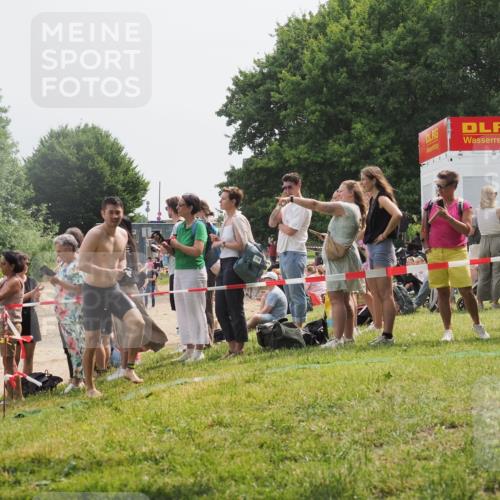 15.06.2025 - 27. Vierlanden-Triathlon KatJ http://msf.ph/oto/8030448 15.06.2025 11:07:52 Schwimmen 653 meine-sportfotos.de