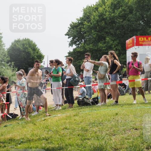 15.06.2025 - 27. Vierlanden-Triathlon KatJ http://msf.ph/oto/8030453 15.06.2025 11:07:52 Schwimmen 653 meine-sportfotos.de