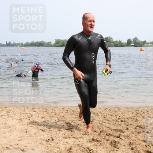 15.06.2025 - 27. Vierlanden-Triathlon Lena Gebhardt http://msf.ph/oto/8030457 15.06.2025 11:07:58 Schwimmen 653, 794, 799, 830 meine-sportfotos.de