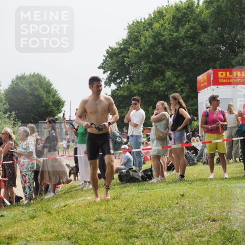 15.06.2025 - 27. Vierlanden-Triathlon KatJ http://msf.ph/oto/8030460 15.06.2025 11:07:54 Schwimmen 653 meine-sportfotos.de