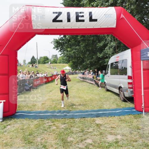 21.06.2025 - 27. Vierlanden-Triathlon MichiJ http://msf.ph/oto/8030468 15.06.2026 12:35:16 Ziel 69 meine-sportfotos.de