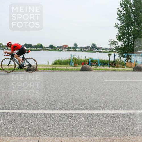 15.06.2025 - 27. Vierlanden-Triathlon H.Heesch http://msf.ph/oto/8030484 15.06.2025 10:33:36 Radfahren 43, 130, 165, 208, 314 meine-sportfotos.de