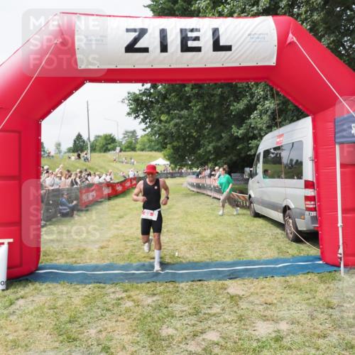 21.06.2025 - 27. Vierlanden-Triathlon MichiJ http://msf.ph/oto/8030487 15.06.2026 12:35:16 Ziel 69 meine-sportfotos.de