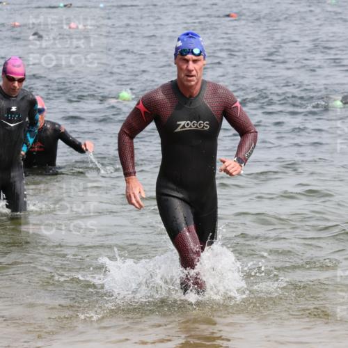 15.06.2025 - 27. Vierlanden-Triathlon Lena Gebhardt http://msf.ph/oto/8030488 15.06.2025 11:08:00 Schwimmen 782, 794, 799, 830 meine-sportfotos.de