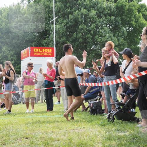 15.06.2025 - 27. Vierlanden-Triathlon KatJ http://msf.ph/oto/8030492 15.06.2025 11:07:58 Schwimmen 653, 799, 830 meine-sportfotos.de