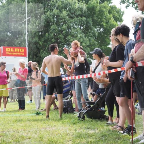 15.06.2025 - 27. Vierlanden-Triathlon KatJ http://msf.ph/oto/8030498 15.06.2025 11:07:59 Schwimmen 653, 799, 830 meine-sportfotos.de