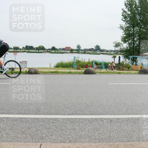15.06.2025 - 27. Vierlanden-Triathlon H.Heesch http://msf.ph/oto/8030507 15.06.2025 10:33:44 Radfahren 75, 77, 322 meine-sportfotos.de
