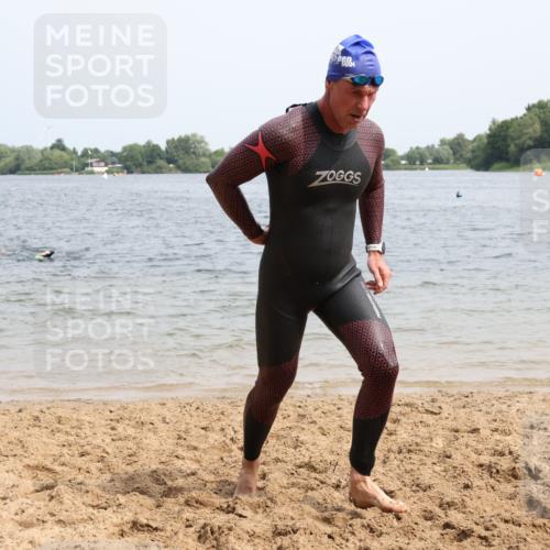 15.06.2025 - 27. Vierlanden-Triathlon Lena Gebhardt http://msf.ph/oto/8030508 15.06.2025 11:08:05 Schwimmen 782, 794, 799, 828, 830 meine-sportfotos.de
