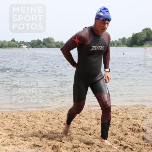 15.06.2025 - 27. Vierlanden-Triathlon Lena Gebhardt http://msf.ph/oto/8030512 15.06.2025 11:08:05 Schwimmen 782, 794, 799, 828, 830 meine-sportfotos.de