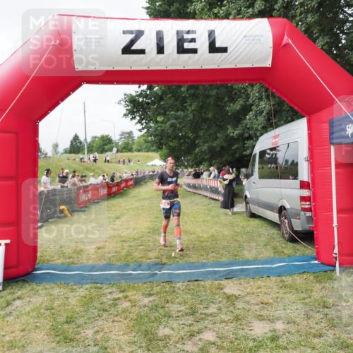 21.06.2025 - 27. Vierlanden-Triathlon MichiJ http://msf.ph/oto/8030513 15.06.2026 12:38:36 Ziel 54 meine-sportfotos.de