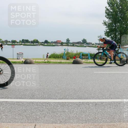 21.06.2025 - 27. Vierlanden-Triathlon H.Heesch http://msf.ph/oto/8030516 15.06.2025 11:30:58 Radfahren 167, 228, 651, 891, 926, 980 meine-sportfotos.de