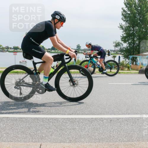 21.06.2025 - 27. Vierlanden-Triathlon H.Heesch http://msf.ph/oto/8030520 15.06.2025 11:30:58 Radfahren 167, 228, 651, 891, 926, 980 meine-sportfotos.de