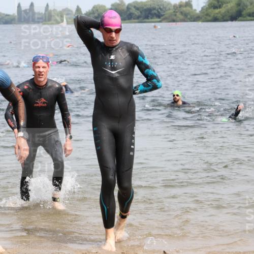15.06.2025 - 27. Vierlanden-Triathlon Lena Gebhardt http://msf.ph/oto/8030526 15.06.2025 11:08:09 Schwimmen 782, 794, 797, 799, 828 meine-sportfotos.de