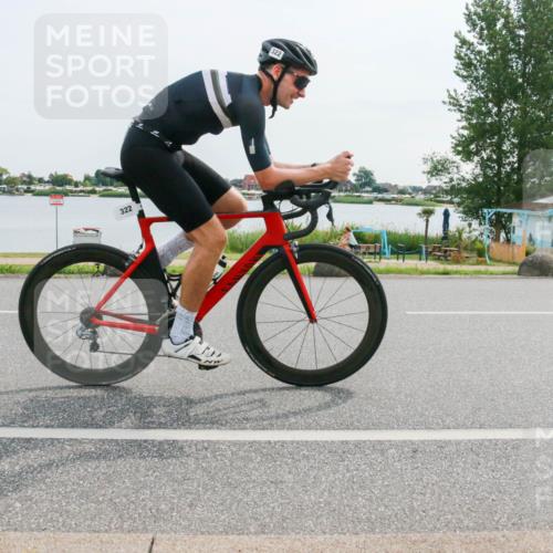 15.06.2025 - 27. Vierlanden-Triathlon H.Heesch http://msf.ph/oto/8030527 15.06.2025 10:33:46 Radfahren 75, 77, 322 meine-sportfotos.de