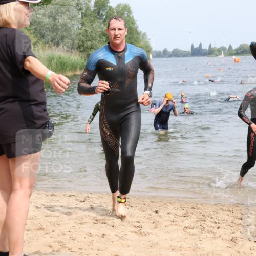 15.06.2025 - 27. Vierlanden-Triathlon Lena Gebhardt http://msf.ph/oto/8030535 15.06.2025 11:08:10 Schwimmen 782, 794, 797, 828, 847 meine-sportfotos.de