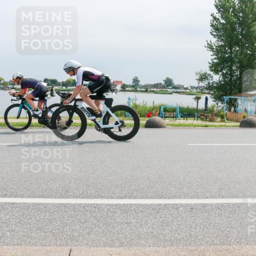 21.06.2025 - 27. Vierlanden-Triathlon H.Heesch http://msf.ph/oto/8030537 15.06.2025 11:30:58 Radfahren 167, 228, 651, 891, 926, 980 meine-sportfotos.de