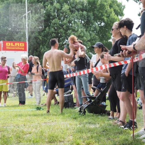 15.06.2025 - 27. Vierlanden-Triathlon KatJ http://msf.ph/oto/8030540 15.06.2025 11:08:01 Schwimmen 653, 799, 830 meine-sportfotos.de
