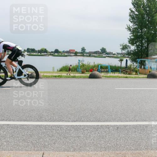 21.06.2025 - 27. Vierlanden-Triathlon H.Heesch http://msf.ph/oto/8030542 15.06.2025 11:30:58 Radfahren 167, 228, 651, 891, 926, 980 meine-sportfotos.de