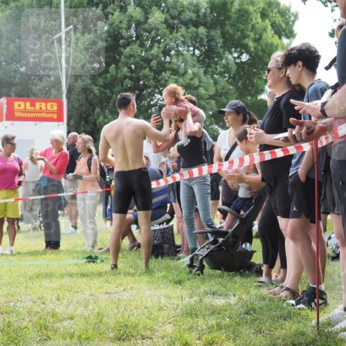 15.06.2025 - 27. Vierlanden-Triathlon KatJ http://msf.ph/oto/8030543 15.06.2025 11:08:01 Schwimmen 653, 799, 830 meine-sportfotos.de