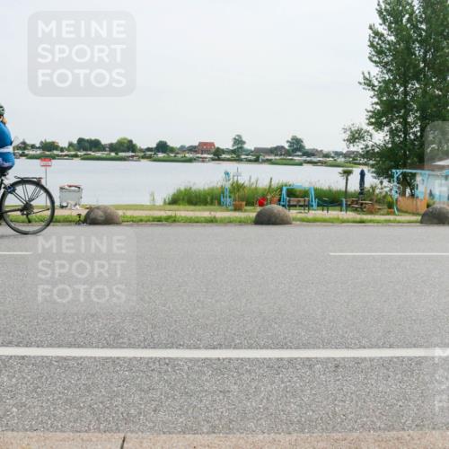 15.06.2025 - 27. Vierlanden-Triathlon H.Heesch http://msf.ph/oto/8030558 15.06.2025 10:34:00 Radfahren 49, 132, 308, 543 meine-sportfotos.de