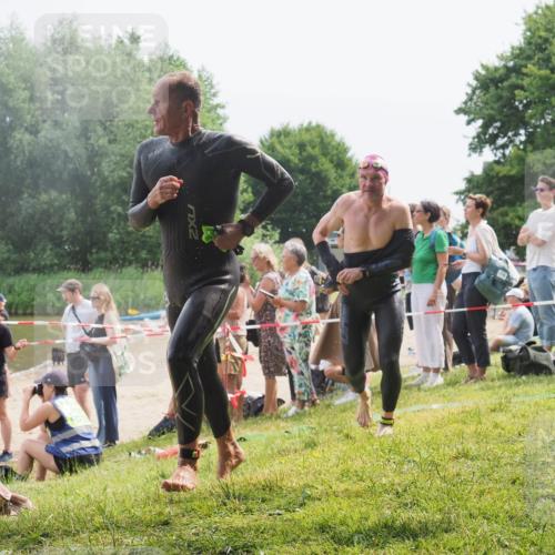 15.06.2025 - 27. Vierlanden-Triathlon KatJ http://msf.ph/oto/8030566 15.06.2025 11:08:03 Schwimmen 794, 799, 830 meine-sportfotos.de