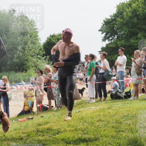 15.06.2025 - 27. Vierlanden-Triathlon KatJ http://msf.ph/oto/8030585 15.06.2025 11:08:04 Schwimmen 794, 799, 830 meine-sportfotos.de