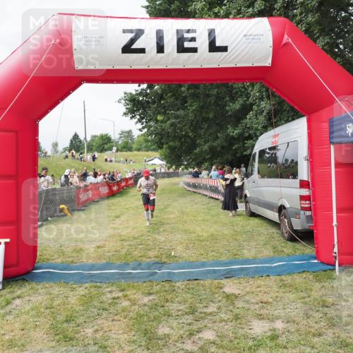 21.06.2025 - 27. Vierlanden-Triathlon MichiJ http://msf.ph/oto/8030598 15.06.2026 12:39:19 Ziel 41 meine-sportfotos.de