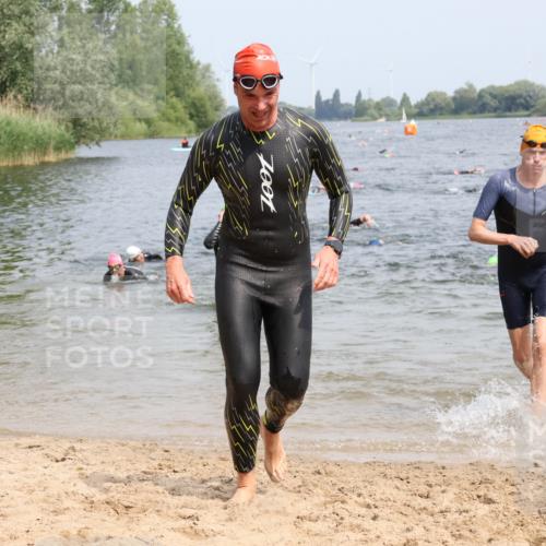 15.06.2025 - 27. Vierlanden-Triathlon Lena Gebhardt http://msf.ph/oto/8030599 15.06.2025 11:08:18 Schwimmen 782, 797, 828, 835, 836, 845, 847 meine-sportfotos.de