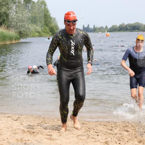 15.06.2025 - 27. Vierlanden-Triathlon Lena Gebhardt http://msf.ph/oto/8030604 15.06.2025 11:08:18 Schwimmen 782, 797, 828, 835, 836, 845, 847 meine-sportfotos.de