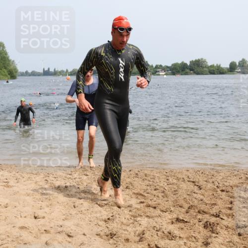 15.06.2025 - 27. Vierlanden-Triathlon Lena Gebhardt http://msf.ph/oto/8030611 15.06.2025 11:08:19 Schwimmen 782, 797, 820, 828, 835, 836, 845, 847 meine-sportfotos.de
