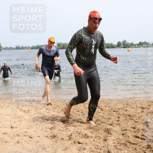 15.06.2025 - 27. Vierlanden-Triathlon Lena Gebhardt http://msf.ph/oto/8030612 15.06.2025 11:08:19 Schwimmen 782, 797, 820, 828, 835, 836, 845, 847 meine-sportfotos.de
