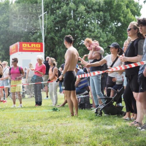 15.06.2025 - 27. Vierlanden-Triathlon KatJ http://msf.ph/oto/8030615 15.06.2025 11:08:06 Schwimmen 794, 799, 830 meine-sportfotos.de