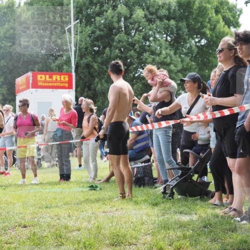15.06.2025 - 27. Vierlanden-Triathlon KatJ http://msf.ph/oto/8030620 15.06.2025 11:08:06 Schwimmen 794, 799, 830 meine-sportfotos.de